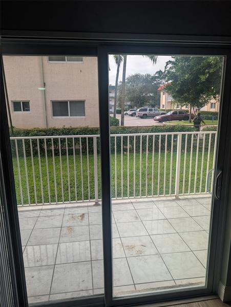 Image 4 of 18 For 5820 17th Pl  112