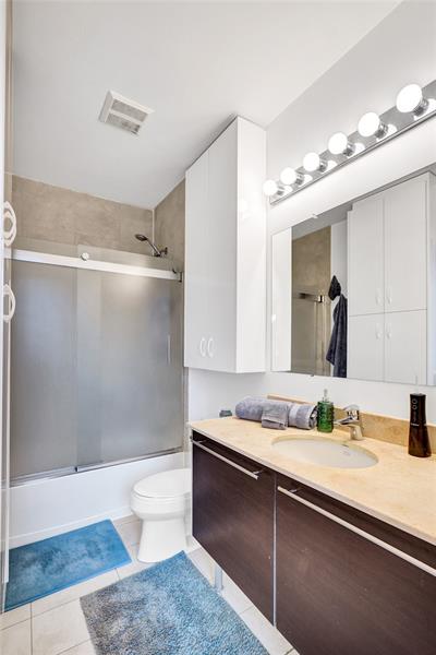 Image 15 of 59 For 1900 Bayshore Dr  715