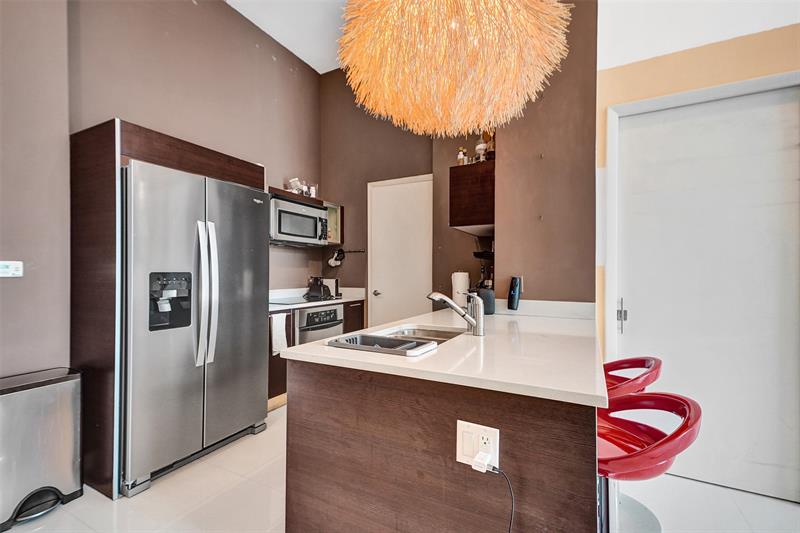 Image 21 of 59 For 1900 Bayshore Dr  715