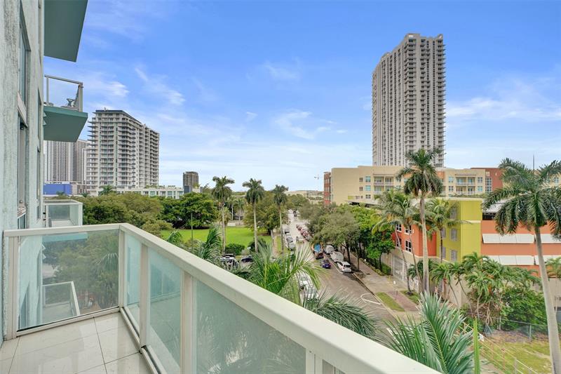 Image 23 of 59 For 1900 Bayshore Dr  715