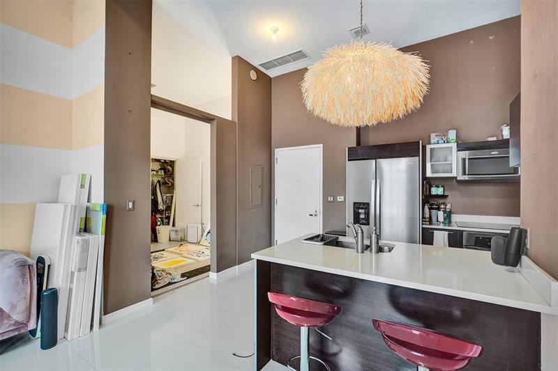 Image 26 of 59 For 1900 Bayshore Dr  715