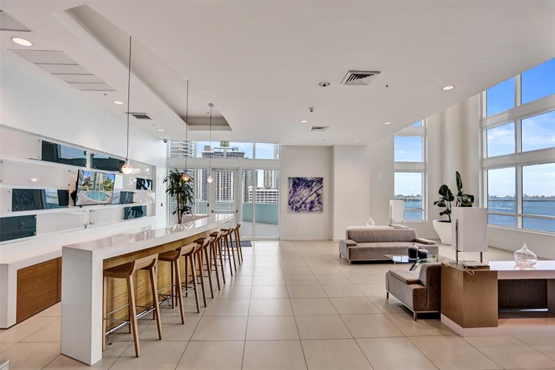 Image 28 of 59 For 1900 Bayshore Dr  715