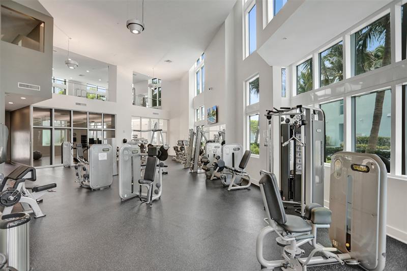 Image 35 of 59 For 1900 Bayshore Dr  715