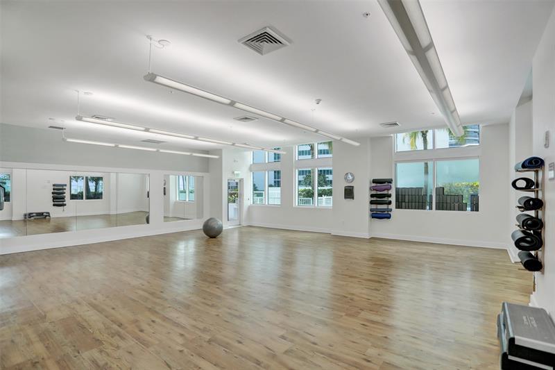 Image 38 of 59 For 1900 Bayshore Dr  715