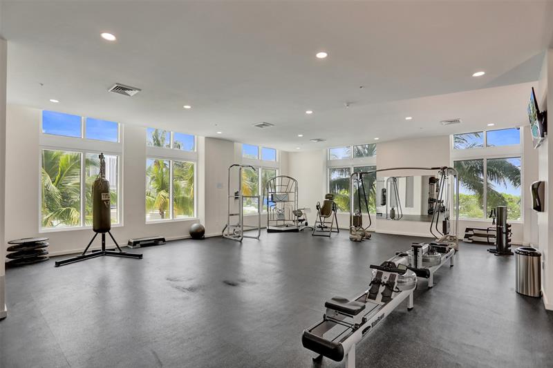 Image 40 of 59 For 1900 Bayshore Dr  715