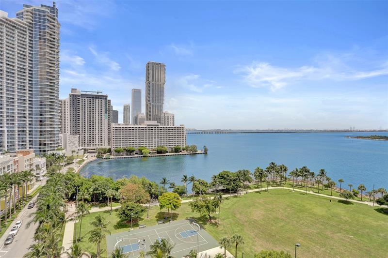 Image 46 of 59 For 1900 Bayshore Dr  715