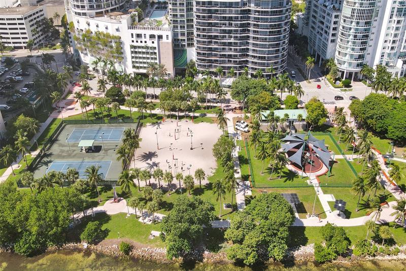 Image 50 of 59 For 1900 Bayshore Dr  715