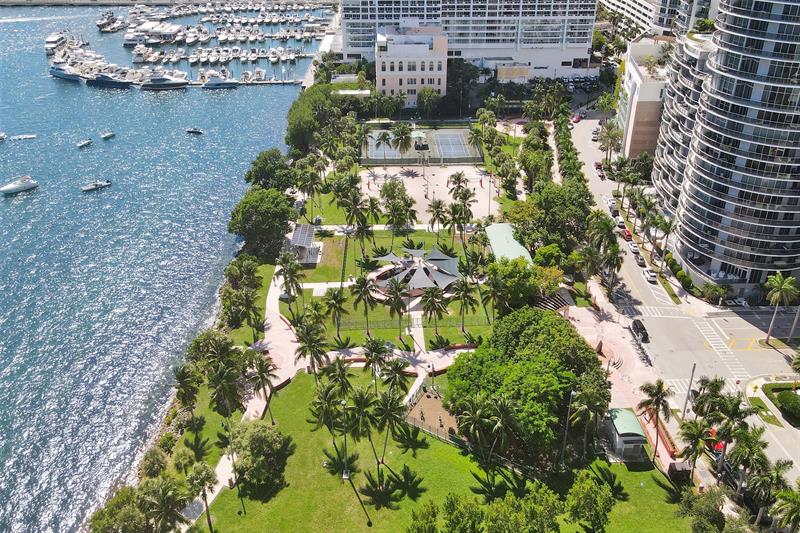 Image 53 of 59 For 1900 Bayshore Dr  715