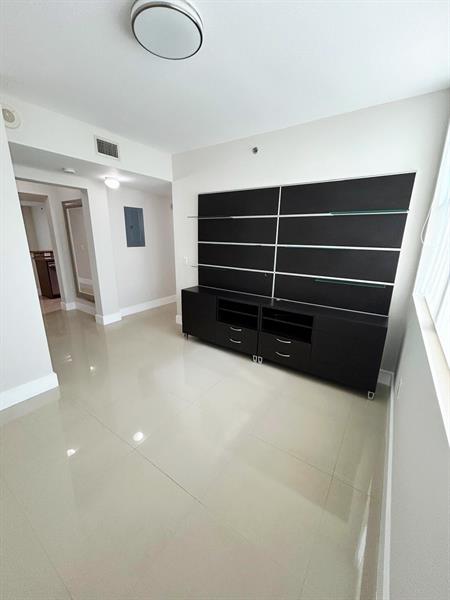 Image 17 of 31 For 2641 Flamingo Rd  2204n