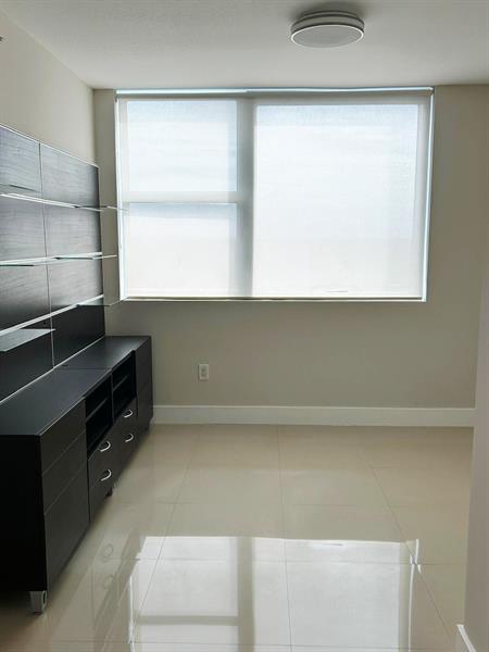 Image 18 of 31 For 2641 Flamingo Rd  2204n