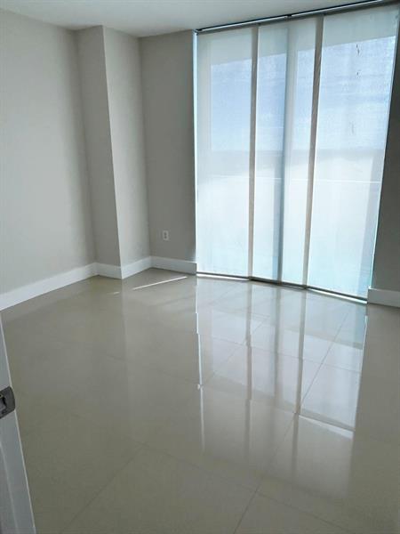 Image 19 of 31 For 2641 Flamingo Rd  2204n