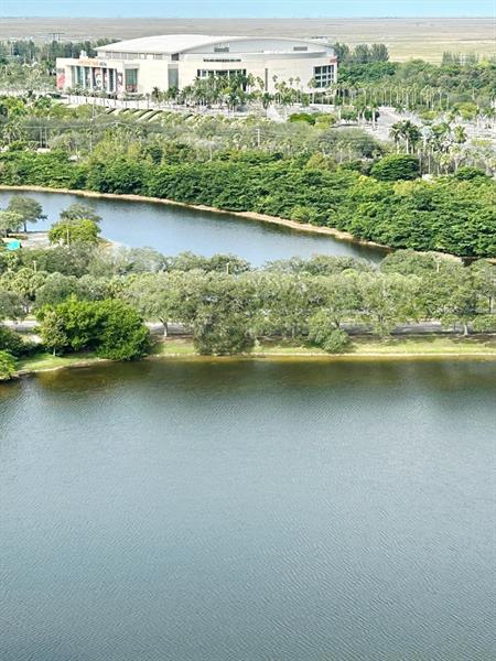 Image 7 of 31 For 2641 Flamingo Rd  2204n