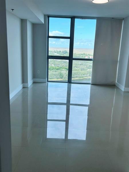 Image 9 of 31 For 2641 Flamingo Rd  2204n