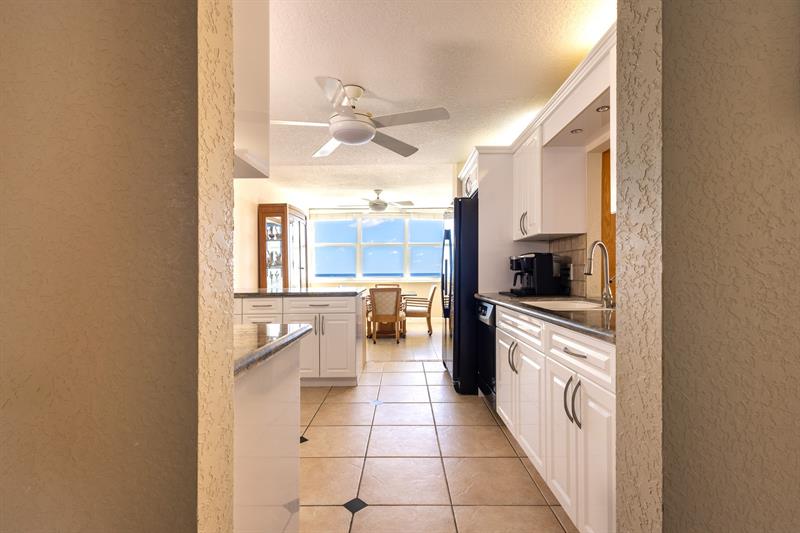 Image 19 of 86 For 2000 Ocean Blvd  10e