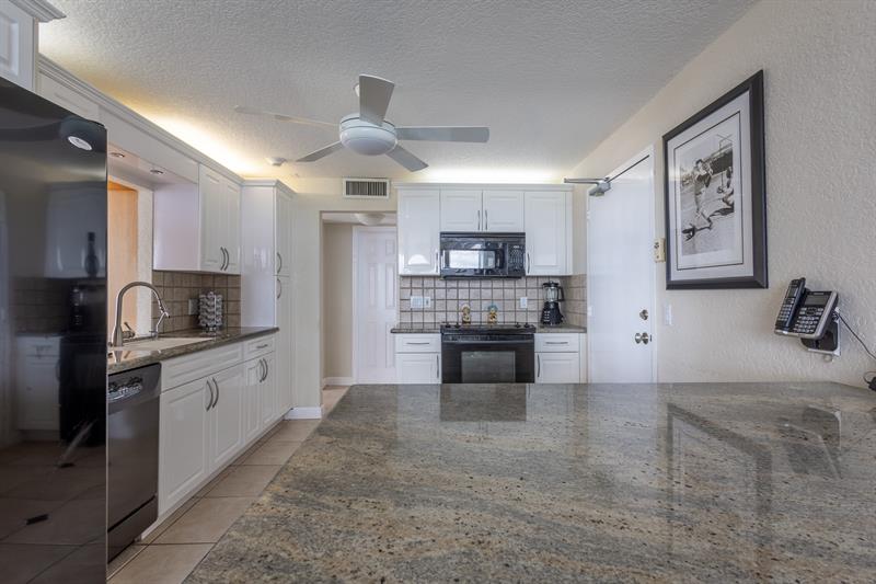 Image 21 of 86 For 2000 Ocean Blvd  10e