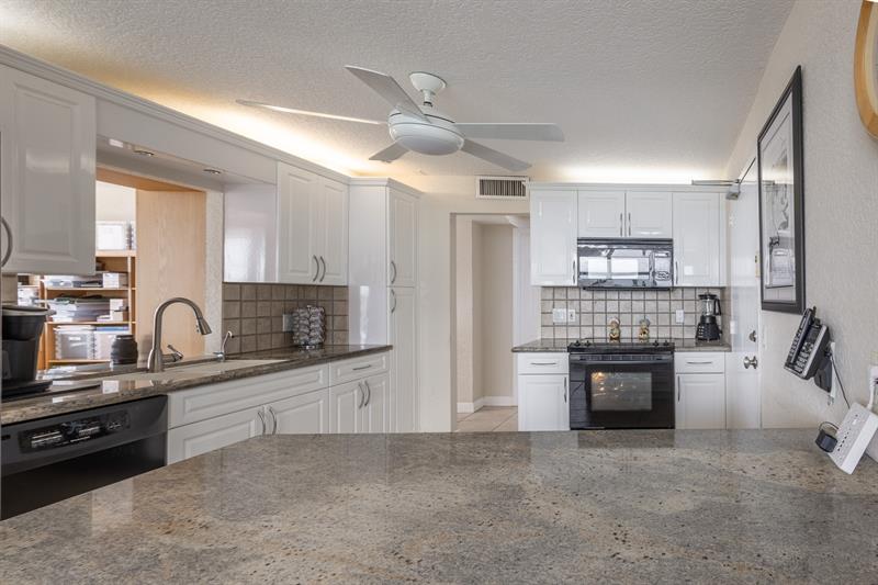 Image 23 of 86 For 2000 Ocean Blvd  10e