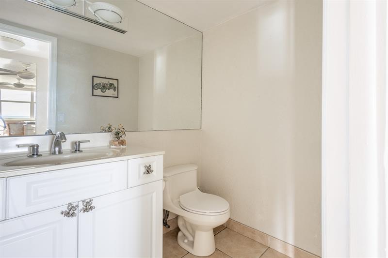 Image 28 of 86 For 2000 Ocean Blvd  10e