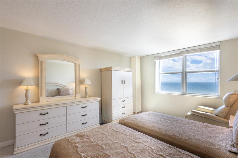 Image 31 of 86 For 2000 Ocean Blvd  10e