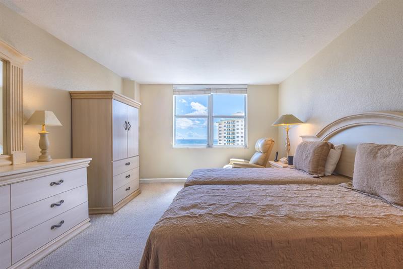 Image 32 of 86 For 2000 Ocean Blvd  10e