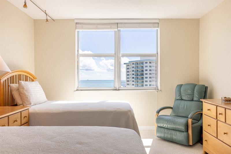 Image 41 of 86 For 2000 Ocean Blvd  10e