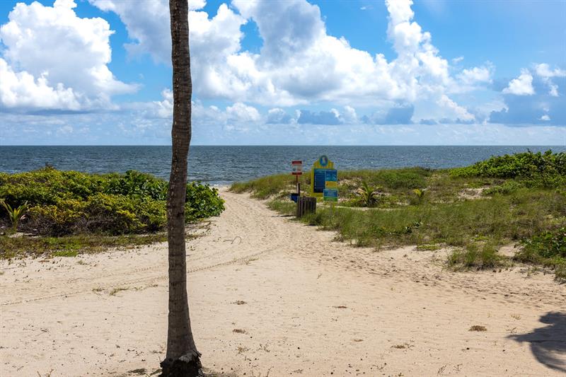 Image 47 of 86 For 2000 Ocean Blvd  10e