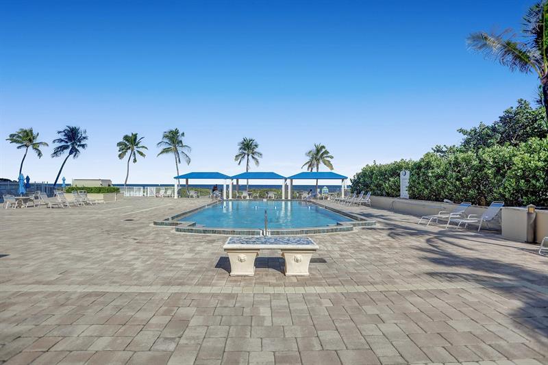 Image 65 of 86 For 2000 Ocean Blvd  10e