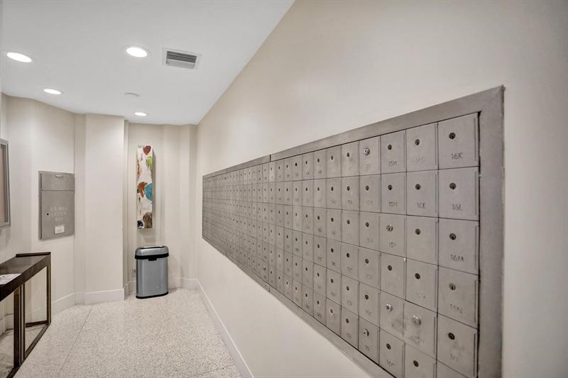 Image 69 of 86 For 2000 Ocean Blvd  10e