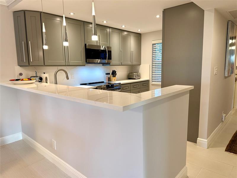 Image 3 of 86 For 545 Oaks Ln  410