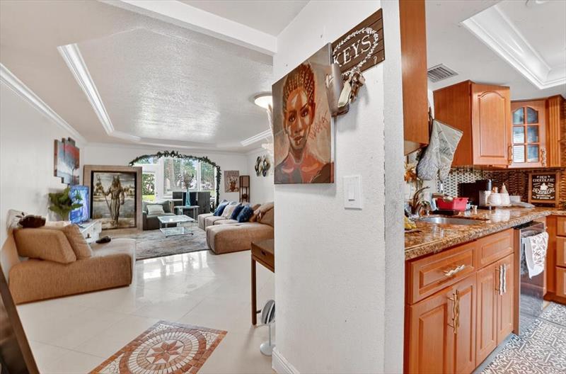 Image 10 of 31 For 950 80th Ave  106