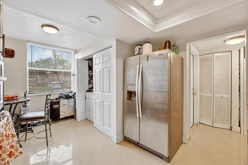 Image 11 of 31 For 950 80th Ave  106