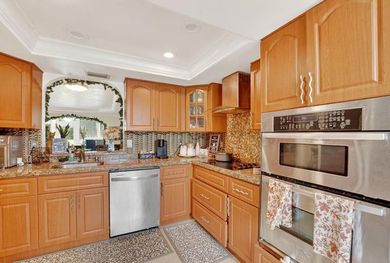 Image 12 of 31 For 950 80th Ave  106