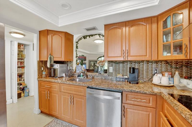 Image 14 of 31 For 950 80th Ave  106