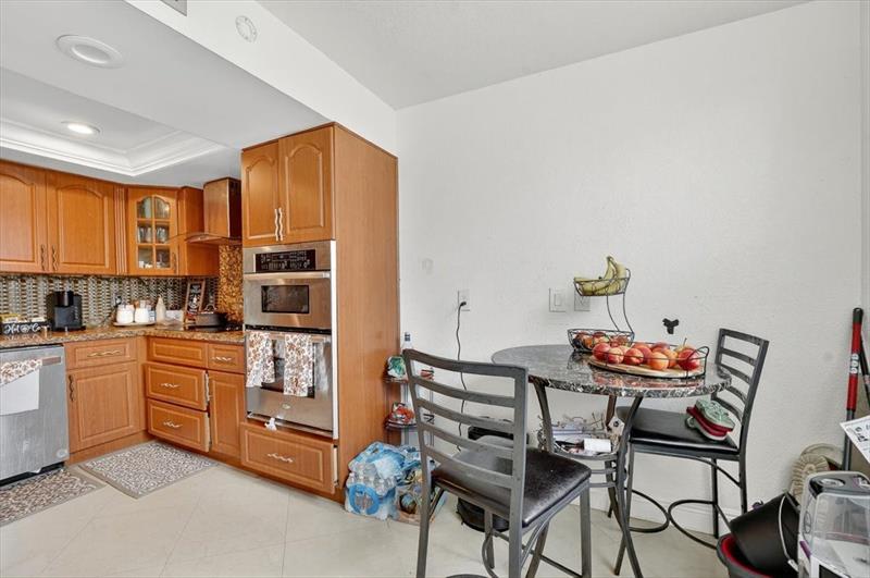 Image 15 of 31 For 950 80th Ave  106