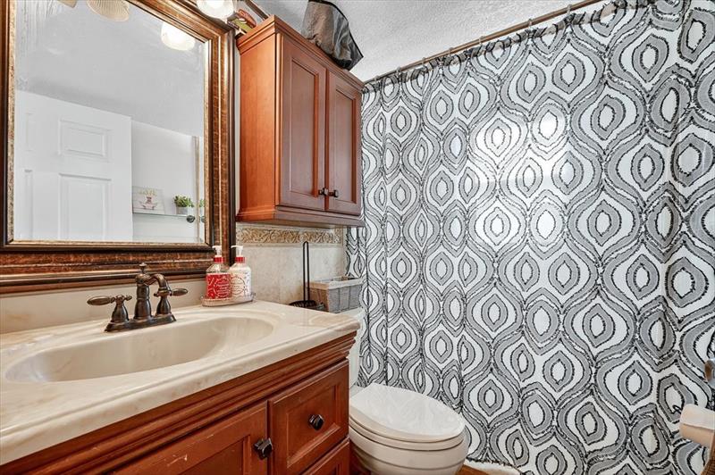 Image 17 of 31 For 950 80th Ave  106