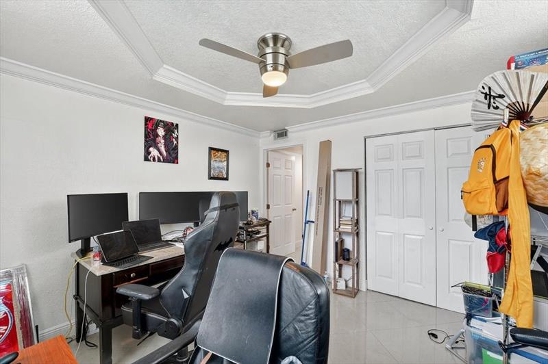 Image 19 of 31 For 950 80th Ave  106