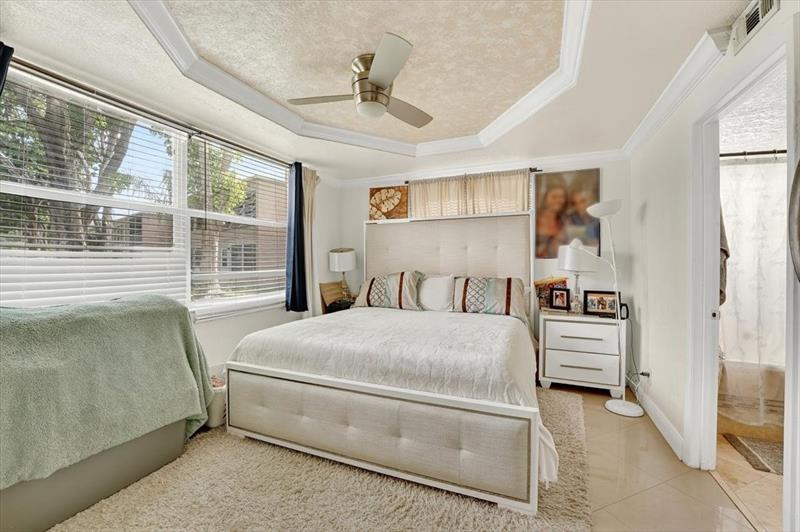 Image 21 of 31 For 950 80th Ave  106