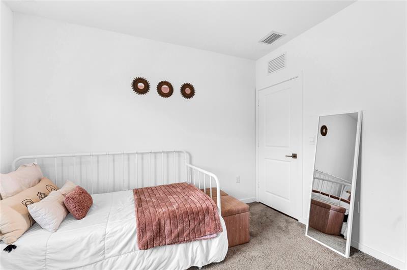 Image 10 of 21 For 425 17th St  