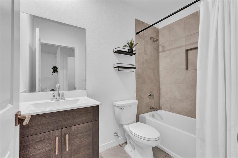 Image 14 of 21 For 425 17th St  