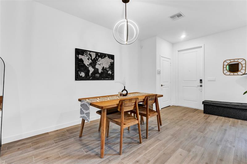 Image 17 of 21 For 425 17th St  