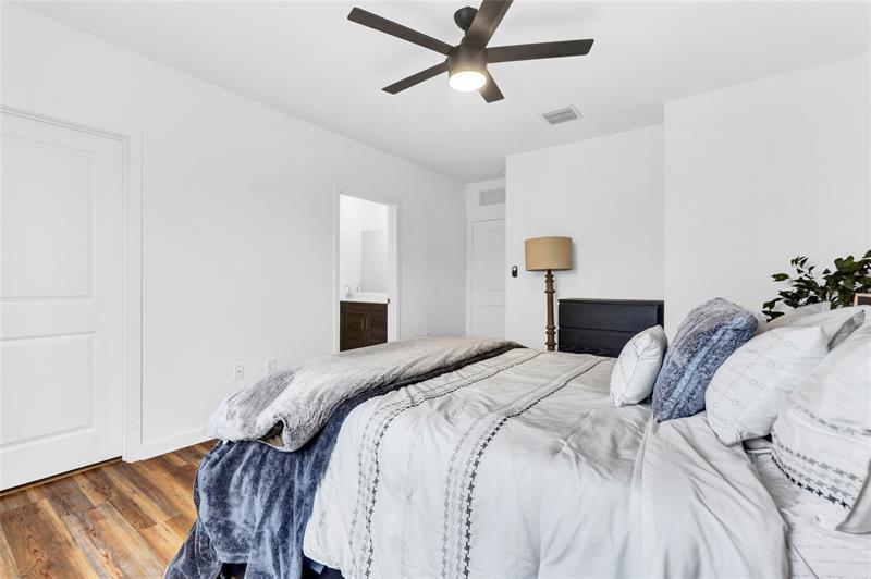 Image 7 of 21 For 425 17th St  