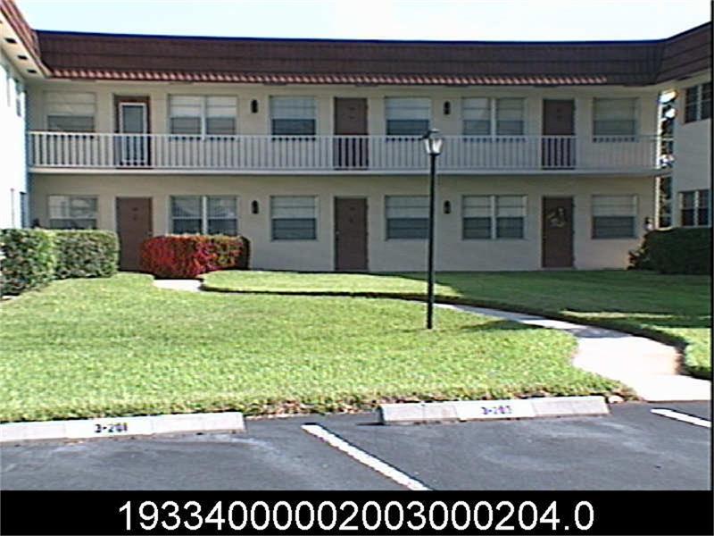 Image 17 of 27 For 53 Woodland Dr  105