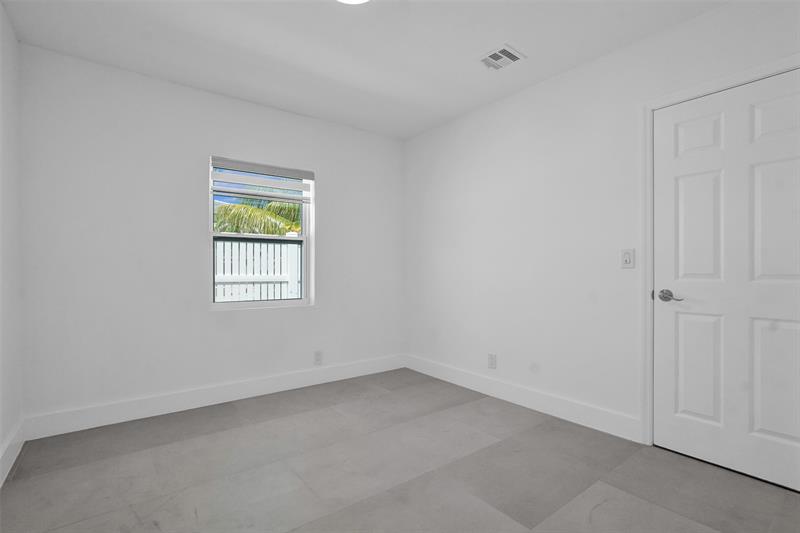 Image 17 of 40 For 1010 16th Ave