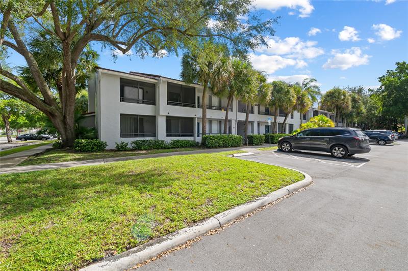 Image 19 of 22 For 711 Lyons Rd  14207