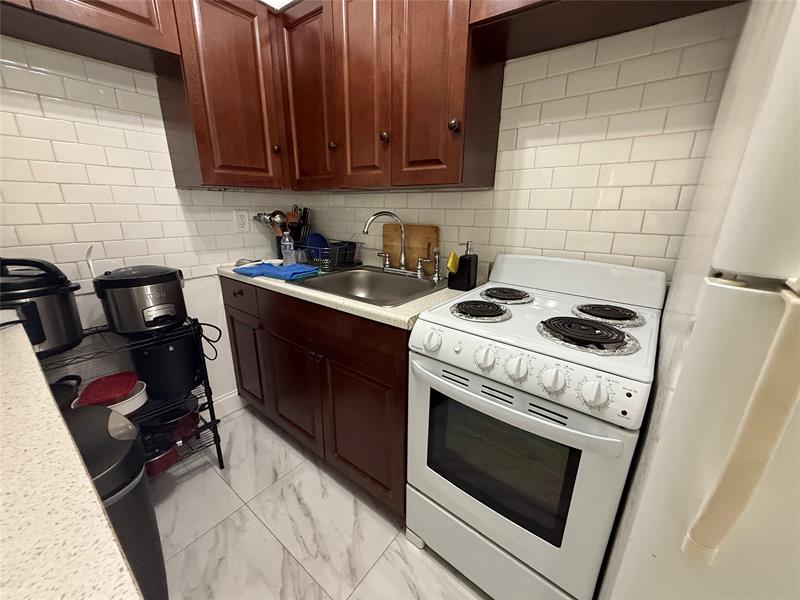 Image 5 of 10 For 421 11th St  1