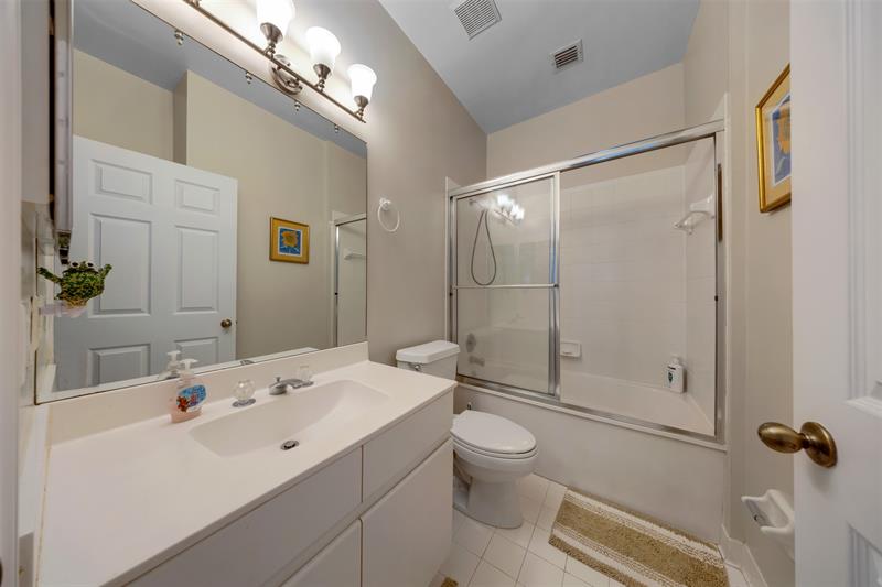 Image 19 of 21 For 4115 Carriage Dr  P2