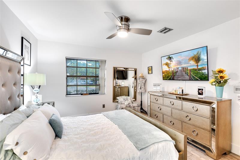 Image 11 of 30 For 3640 95th Ter  1k