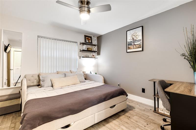 Image 15 of 30 For 3640 95th Ter  1k