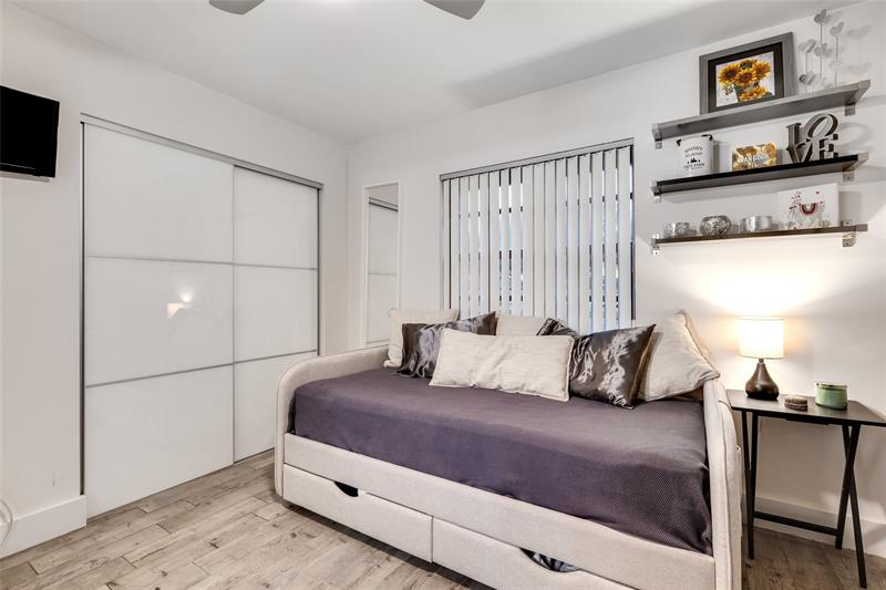 Image 18 of 30 For 3640 95th Ter  1k