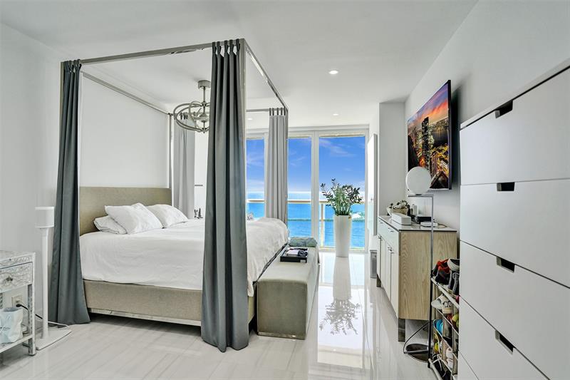 Image 30 of 58 For 2100 Ocean Ln  1202