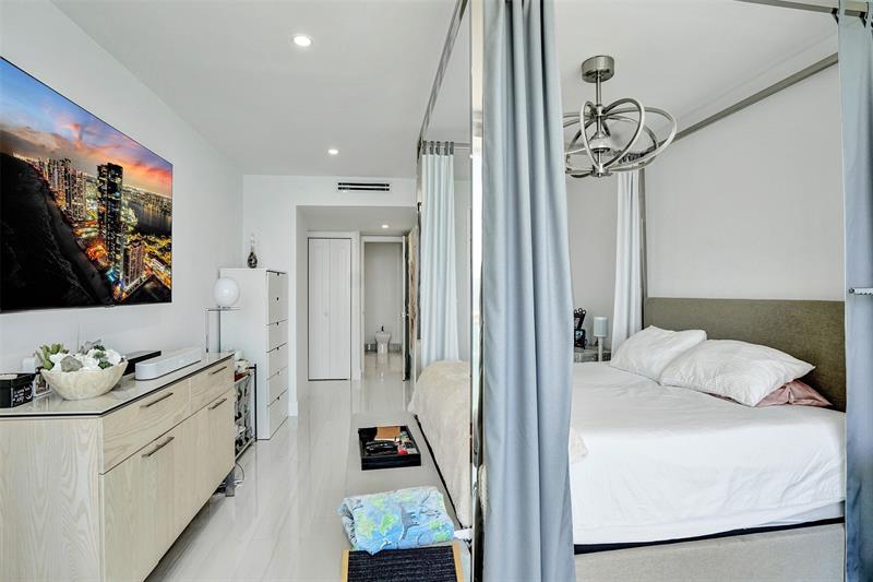 Image 33 of 58 For 2100 Ocean Ln  1202